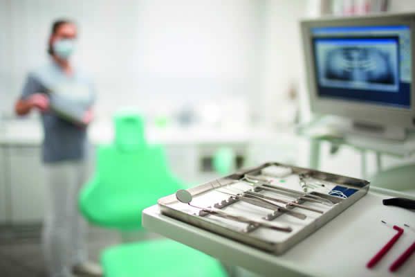 Oralchirurgie für den langfristigen Zahnerhalt bei Dr. Winking in Bochum.